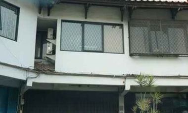 Ruko Kosong 3 Lantai Siap Pakai di Kawasan Ciroyom Kota Bandung