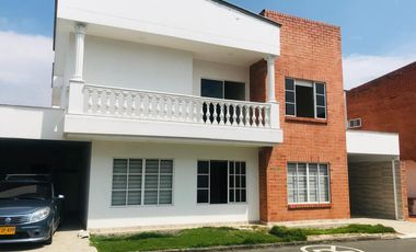 casa en venta en ciudad jardín. Cod V17442