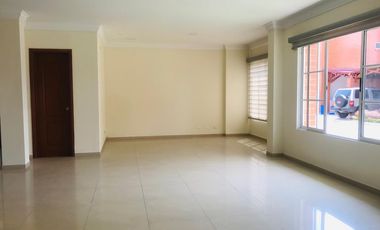 casa en venta en ciudad jardín. Cod V17442