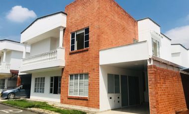 casa en venta en ciudad jardín. Cod V17442