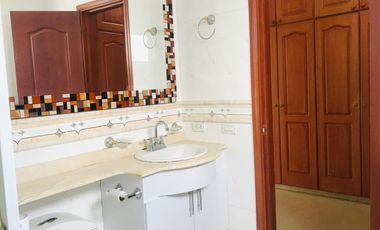 casa en venta en ciudad jardín. Cod V17442