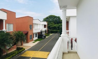 casa en venta en ciudad jardín. Cod V17442