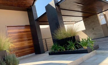 ¡Bella Residencia! en Vista Real! Aprovecha