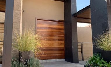 ¡Bella Residencia! en Vista Real! Aprovecha