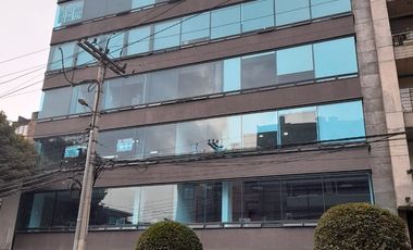 oficina en arriendo en los rosales. Cod A51524