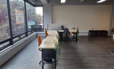 oficina en arriendo en los rosales. Cod A51524