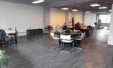 oficina en arriendo en los rosales. Cod A51524