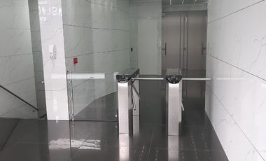 oficina en arriendo en los rosales. Cod A51524