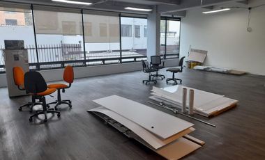 oficina en arriendo en los rosales. Cod A51524