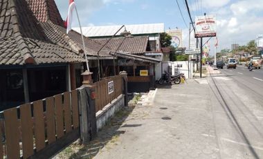 Rumah Dan Ruang Usaha di Pinggir Jalan Jogja - Magelang