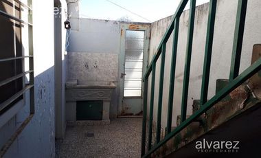 Venta En Bloque De 3 Locales Y 3 Viviendas Ituzaingo Retasado Oportunidad