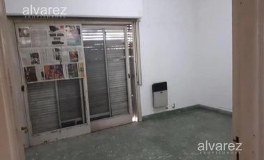 Venta En Bloque De 3 Locales Y 3 Viviendas Ituzaingo Retasado Oportunidad