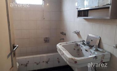 Venta En Bloque De 3 Locales Y 3 Viviendas Ituzaingo Retasado Oportunidad