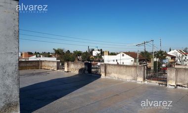 Venta En Bloque De 3 Locales Y 3 Viviendas Ituzaingo Retasado Oportunidad