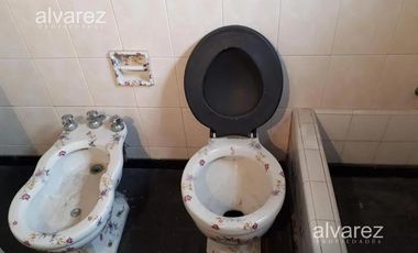 Venta En Bloque De 3 Locales Y 3 Viviendas Ituzaingo Retasado Oportunidad