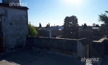 Venta En Bloque De 3 Locales Y 3 Viviendas Ituzaingo Retasado Oportunidad