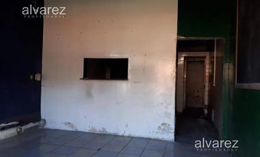 Venta En Bloque De 3 Locales Y 3 Viviendas Ituzaingo Retasado Oportunidad