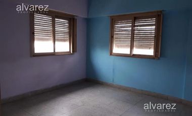 Venta En Bloque De 3 Locales Y 3 Viviendas Ituzaingo Retasado Oportunidad