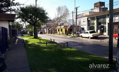 Venta En Bloque De 3 Locales Y 3 Viviendas Ituzaingo Retasado Oportunidad