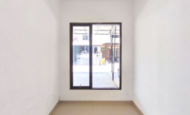 Rumah 2 Lt SHM Hadap Utara 15 Mnt ke Paradise Walk Serpong J-49571