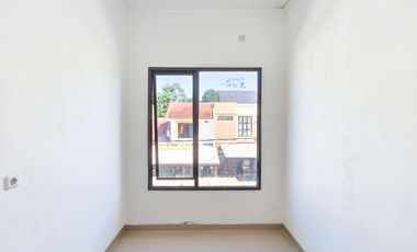 Rumah 2 Lt SHM Hadap Utara 15 Mnt ke Paradise Walk Serpong J-49571