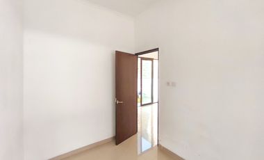 Rumah 2 Lt SHM Hadap Utara 15 Mnt ke Paradise Walk Serpong J-49571