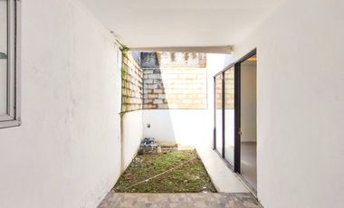 Rumah 2 Lt SHM Hadap Utara 15 Mnt ke Paradise Walk Serpong J-49571