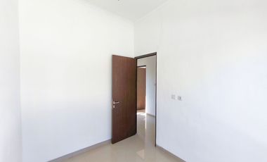 Rumah 2 Lt SHM Hadap Utara 15 Mnt ke Paradise Walk Serpong J-49571