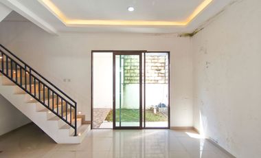Rumah 2 Lt SHM Hadap Utara 15 Mnt ke Paradise Walk Serpong J-49571