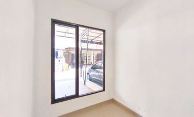 Rumah 2 Lt SHM Hadap Utara 15 Mnt ke Paradise Walk Serpong J-49571