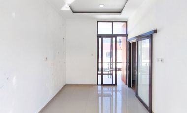 Rumah 2 Lt SHM Hadap Utara 15 Mnt ke Paradise Walk Serpong J-49571