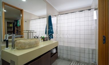 Casa en venta de 5 dorm. en Colina