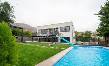 Casa en venta de 5 dorm. en Colina