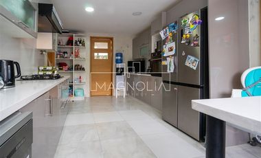 Casa en venta de 5 dorm. en Colina