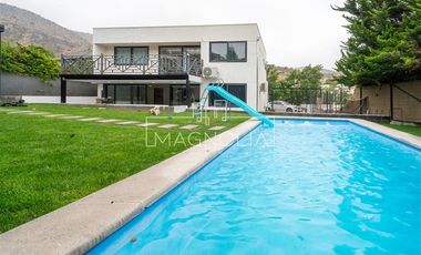 Casa en venta de 5 dorm. en Colina