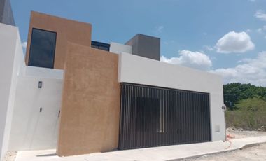 Venta, Casa de 4 recámaras y Alberca en Temozón Norte Mérida, Yucatán