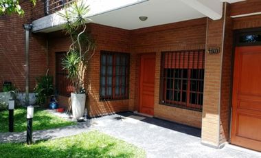 Excelente Chalet  con detalles de categoría en san justo . RETASADO OPORTUNIDAD. VENTA URGENTE