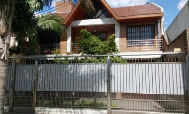 Excelente Chalet  con detalles de categoría en san justo . RETASADO OPORTUNIDAD. VENTA URGENTE