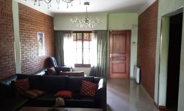 Excelente Chalet  con detalles de categoría en san justo . RETASADO OPORTUNIDAD. VENTA URGENTE