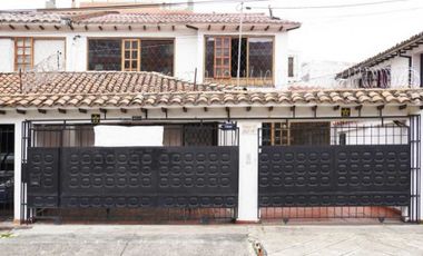 Vendo casa con jardines interiores Contador Bogotá