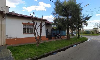 Casa tipo chalet Turdera 3 dormitorios  y cochera Gran Ubicacion!!