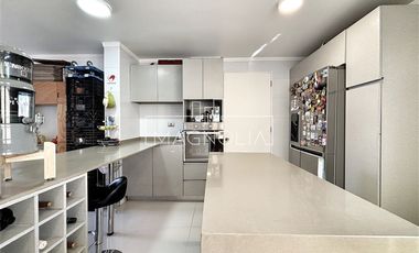 Casa en venta de 3 dorm. en Colina