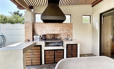 Casa en venta de 3 dorm. en Colina