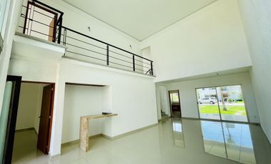 Casa en venta dentro de fraccionamiento, alberca común, JIutepec