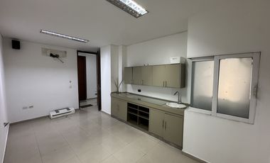 consultorio en arriendo en granadillo. Cod A28008