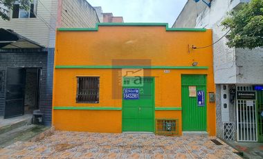 COD. 6197 - SE ARRIENDA CASA COMERCIAL - BARRIO: EL PRADO