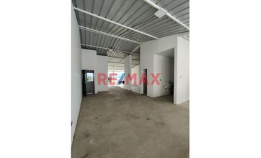 🏡 Esta exclusiva casa en condominio te espera con espacios modernos y amplios, distribuidos en 3 pisos. Con un área de terreno de 160.00 m2 y una cons