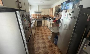 AMPLIA CASA 5 DOR 2 BAÑOS, CON PISCINA