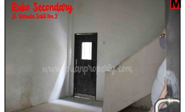 di jual ruko 3 lantai Jl . Garuda Sakti Km 2 lokasi sangat strategis