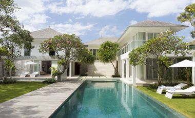6-Bedroom freehold luxury villa – a stone throw from the beach